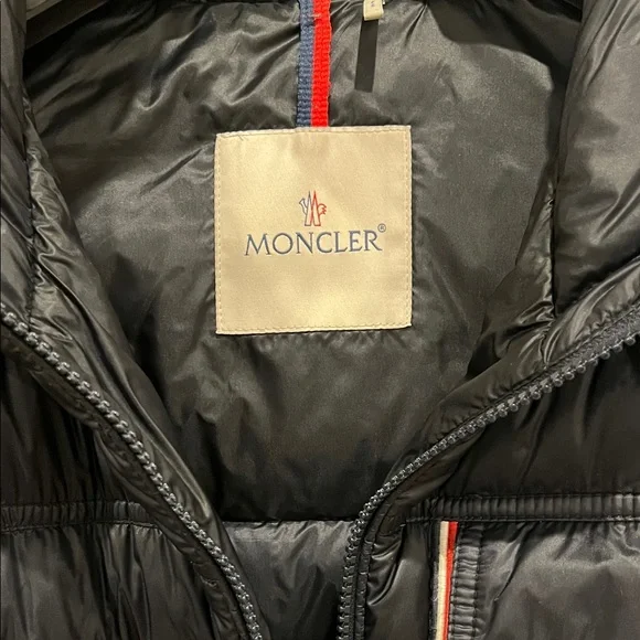 Moncler Men's Dark Gray Puffer Jacket with Red Trim - Picture 5 of 9